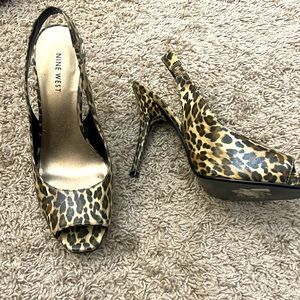 Only worn once!! Size 8 Nine West sling back peep toe!!